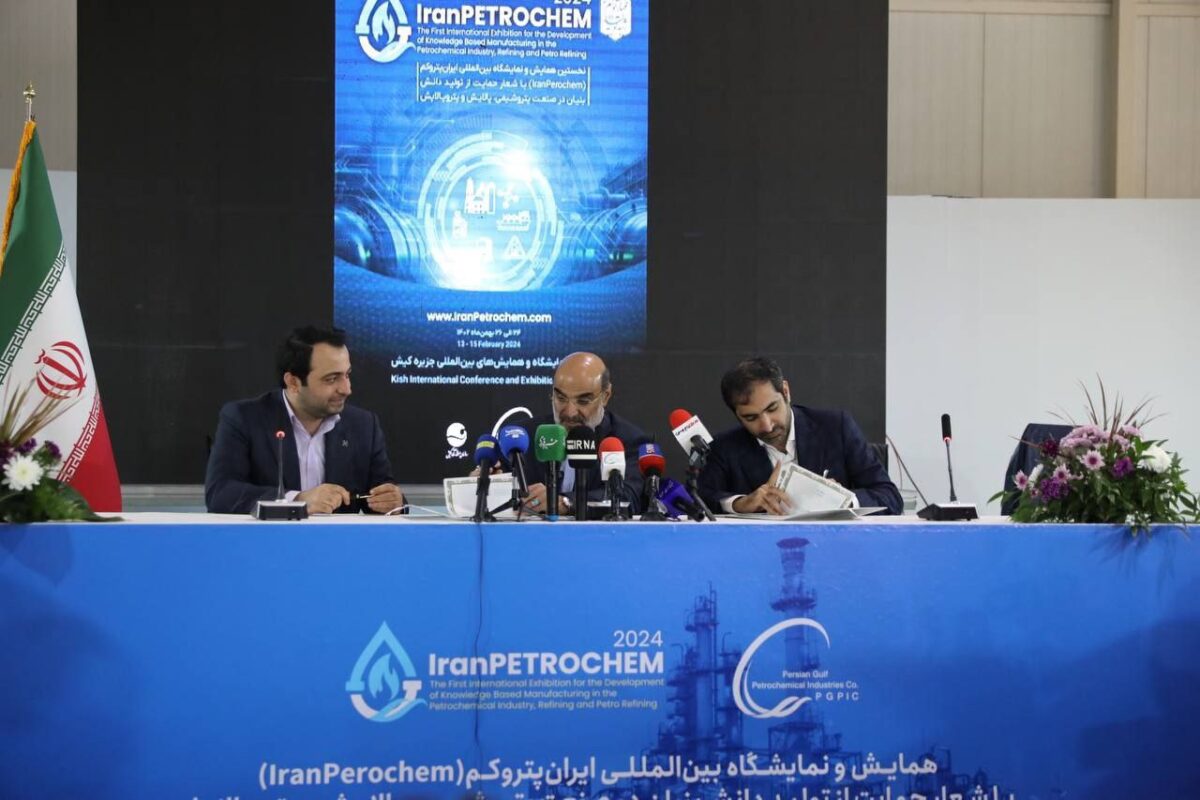 در نمایشگاه «پتروکم»؛بانک صادرات ایران با هلدینگ خلیج فارس تفاهم‌نامه توسعه همکاری امضا کرد