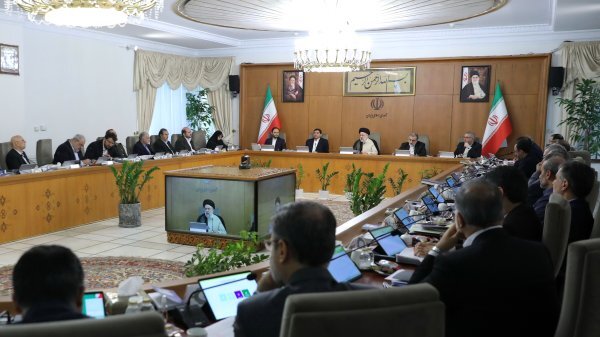 تاکید رئیس جمهور بر رفع مشکل بیکاری استان‌ها