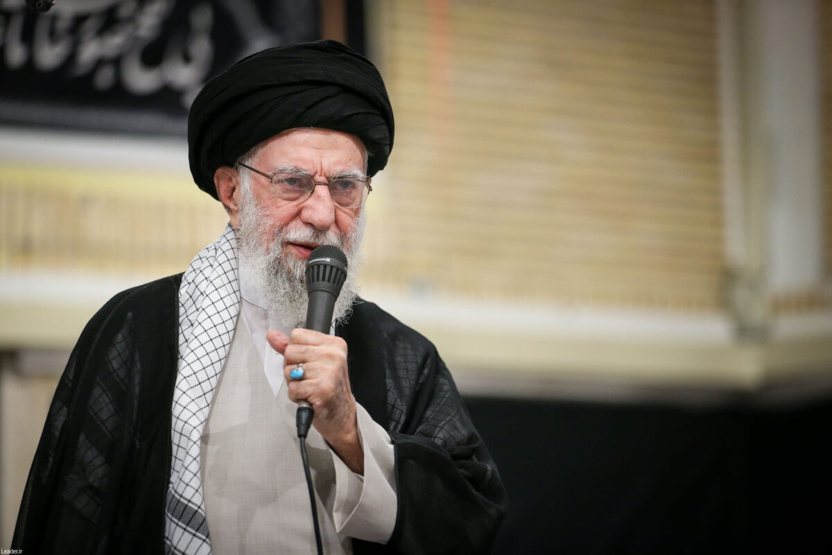 ملت ایران، دین و دانش خود را رها نخواهد کرد