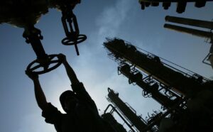 بازار نفت پرتلاطم، اما با ثبات باقی می‌ماند