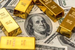 دلار جهانی در سراشیبی/طلا ترمز زد