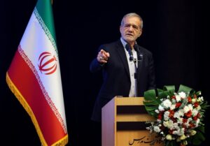 رئیس جمهور: اگر نخبگان به میدان بیایند دشمن هیچ غلطی نمی‌تواند بکند