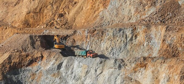 عرضه ۱۲۰ پهنه معدنی طلا و مس در بورس کالا