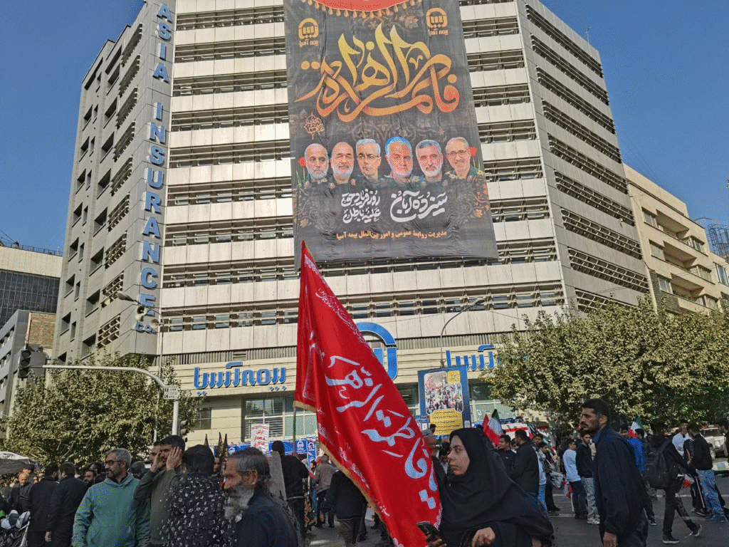 متحد و استوار، مقابل استکبار