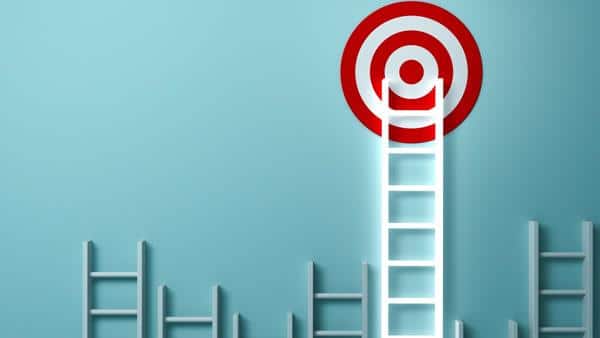 از تعالی تا تباهی،داستان کمال‌گرایی