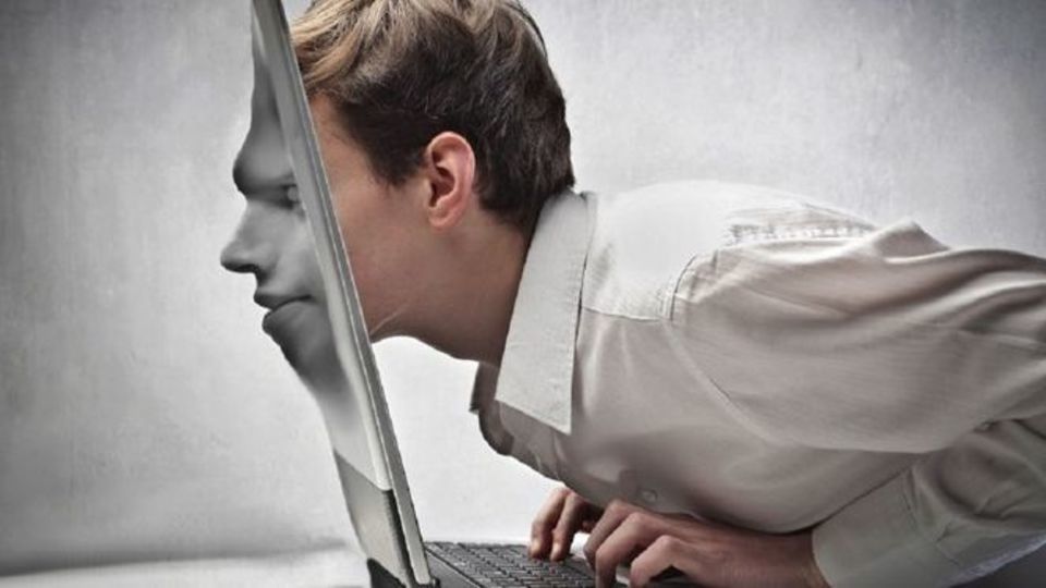 فضای مجازی و هویت زدایی