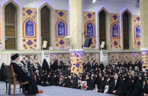 در مقابل جنگ نرم دشمن بی‌تفاوت نباشیم با همراهی مردم دشمن را به زانو در می‌آوریم