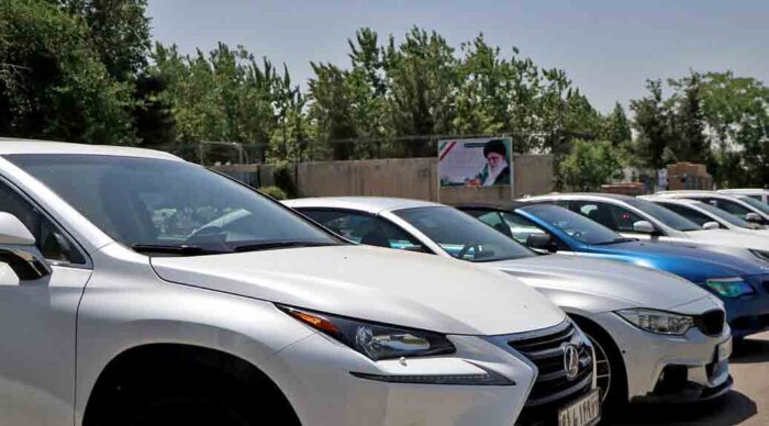 واردات خودروهای لوکس گره‌ای از اقتصاد کشور باز نمی کند